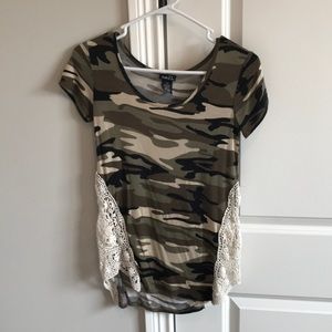 Camo T-Shirt with Lace on the side